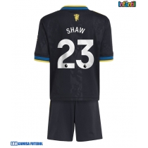 Camisa de Futebol Manchester United Luke Shaw #23 Equipamento Alternativo Infantil 2025-26 Manga Curta (+ Calças curtas)